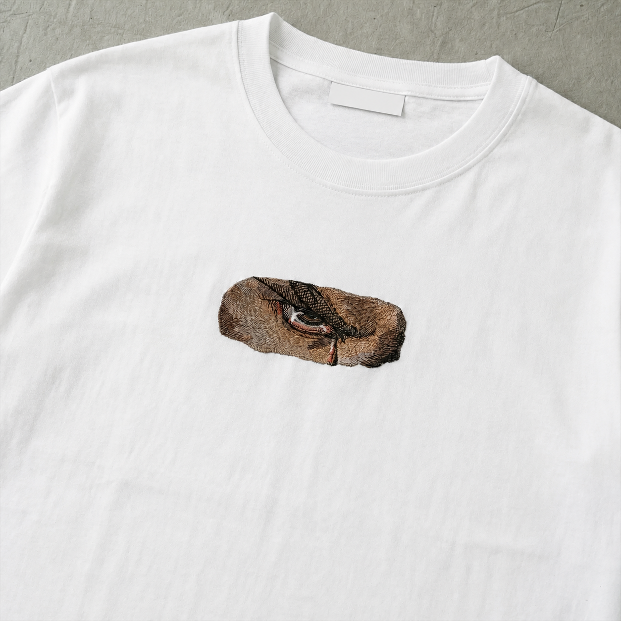 Düşmüş Melek Nakışlı Yarı Oversize Tişört
